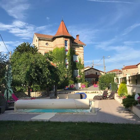 Belle Maison De Famille Villa Usson-en-Forez Exteriör bild