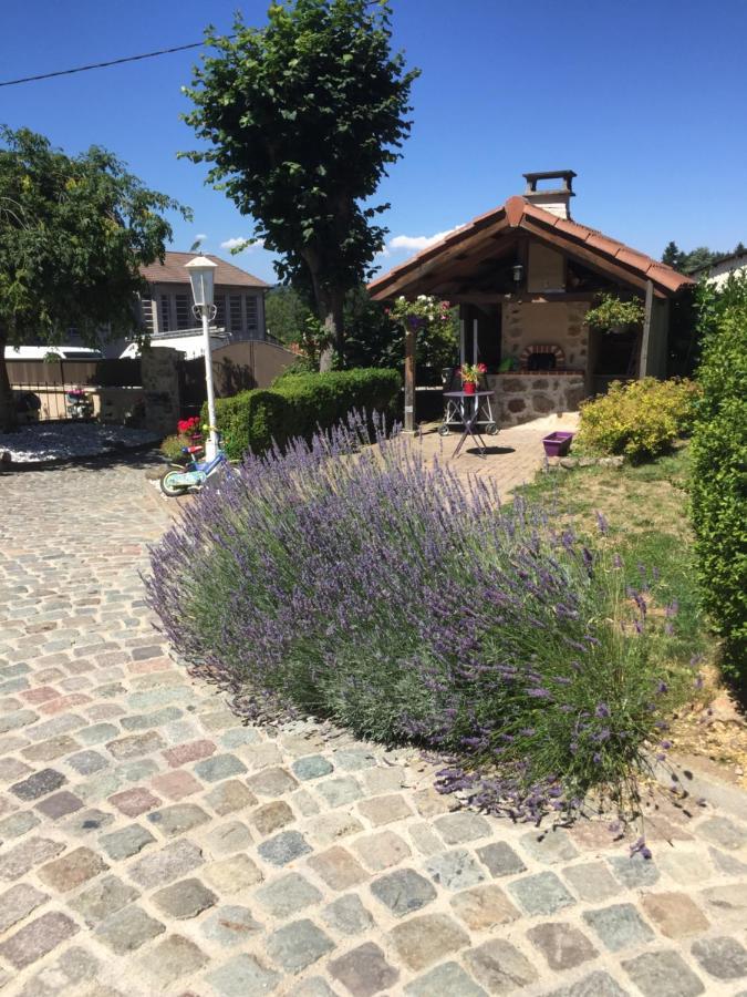 Belle Maison De Famille Villa Usson-en-Forez Exteriör bild