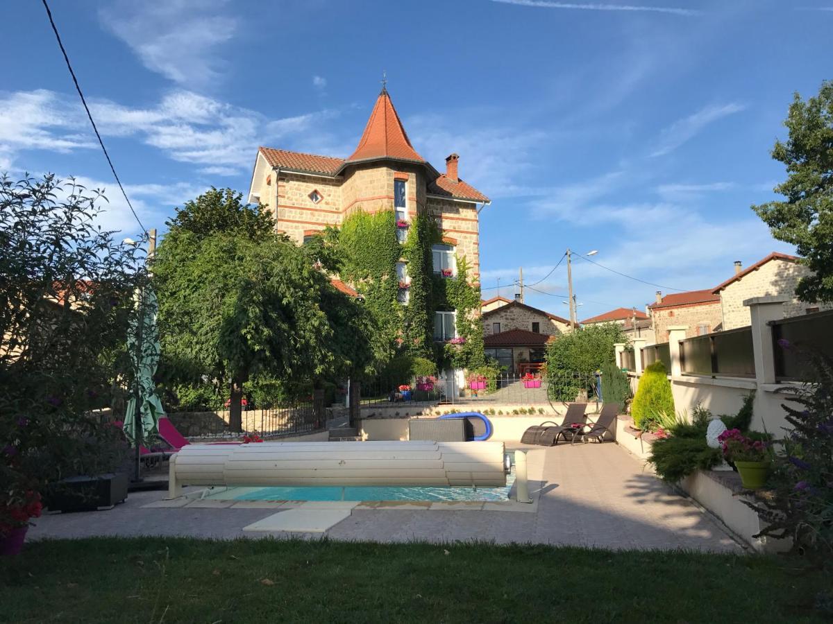 Belle Maison De Famille Villa Usson-en-Forez Exteriör bild